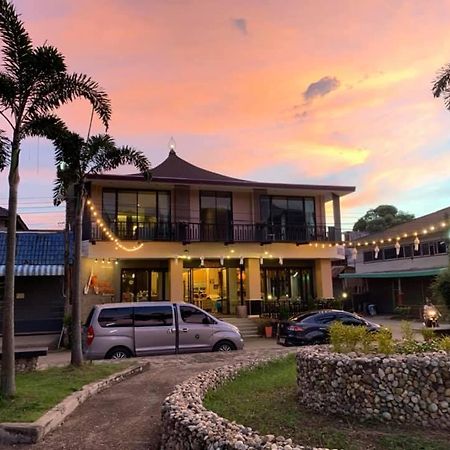 Saranya River House สรัญญาริเวอร์เฮาส์ Mae Ai Exteriör bild